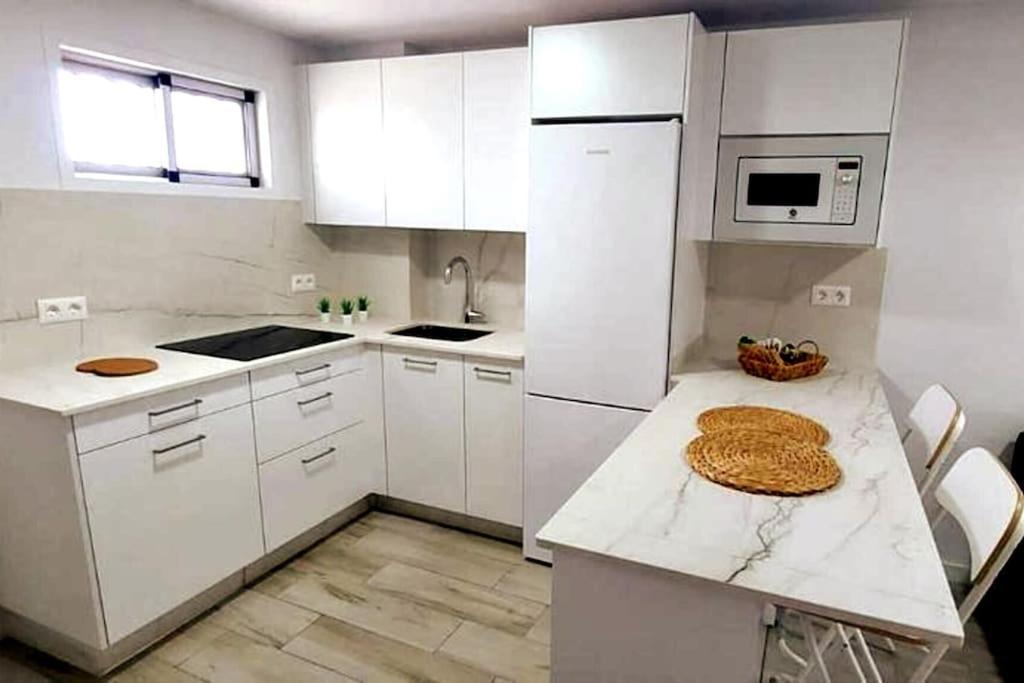 Newly Refurbished Beachfront Apartment. San Bartolomé Exterior foto